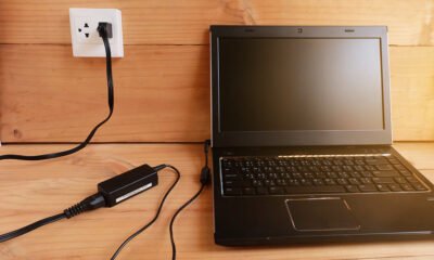 How to Charge a Laptop Battery Manually