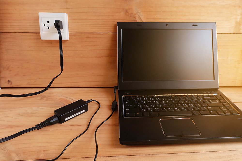 How to Charge a Laptop Battery Manually