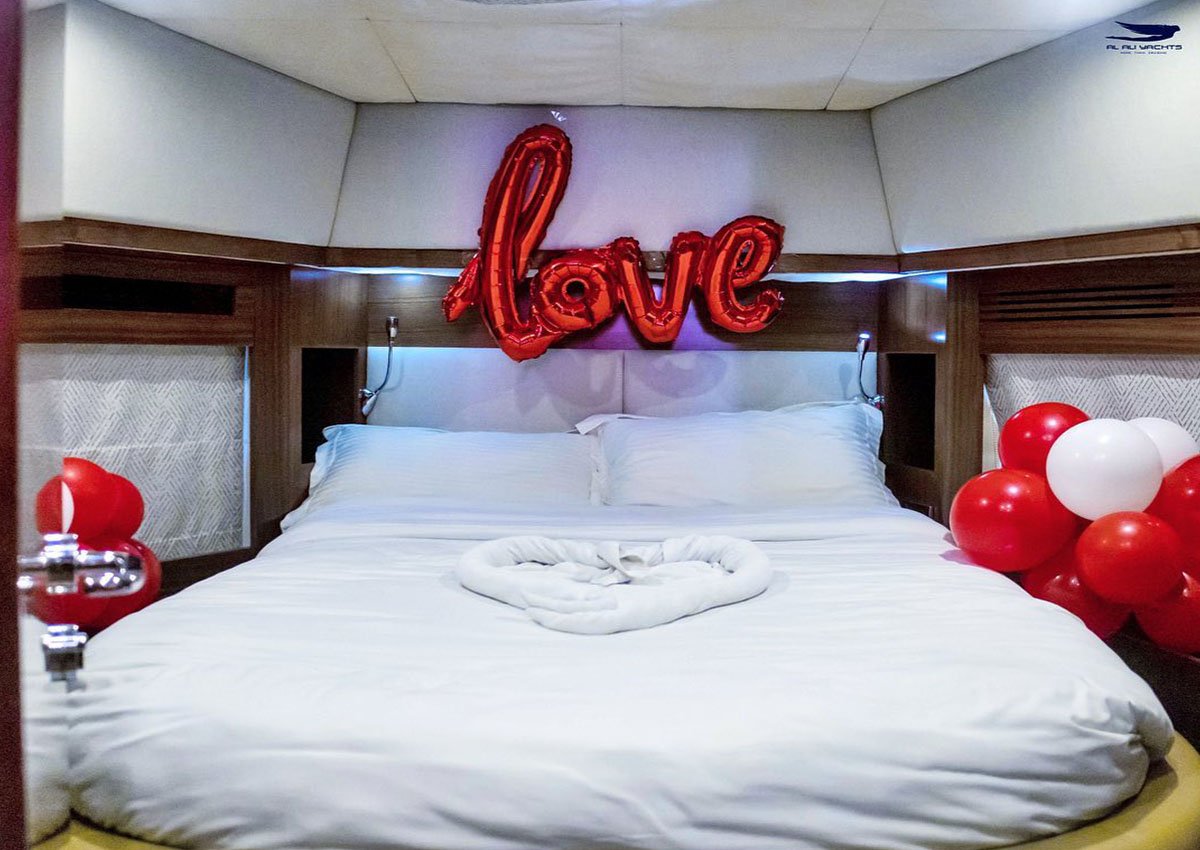 Looking for Something Uniquely Different? Romantic Dinner on Yacht Dubai is Awaiting for You