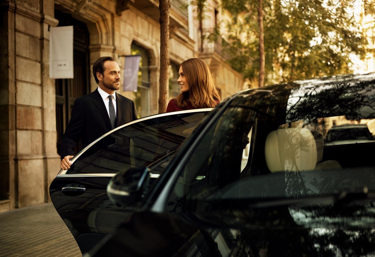 Discover the Benefits of Private Chauffeur Hire for Your Travel Needs